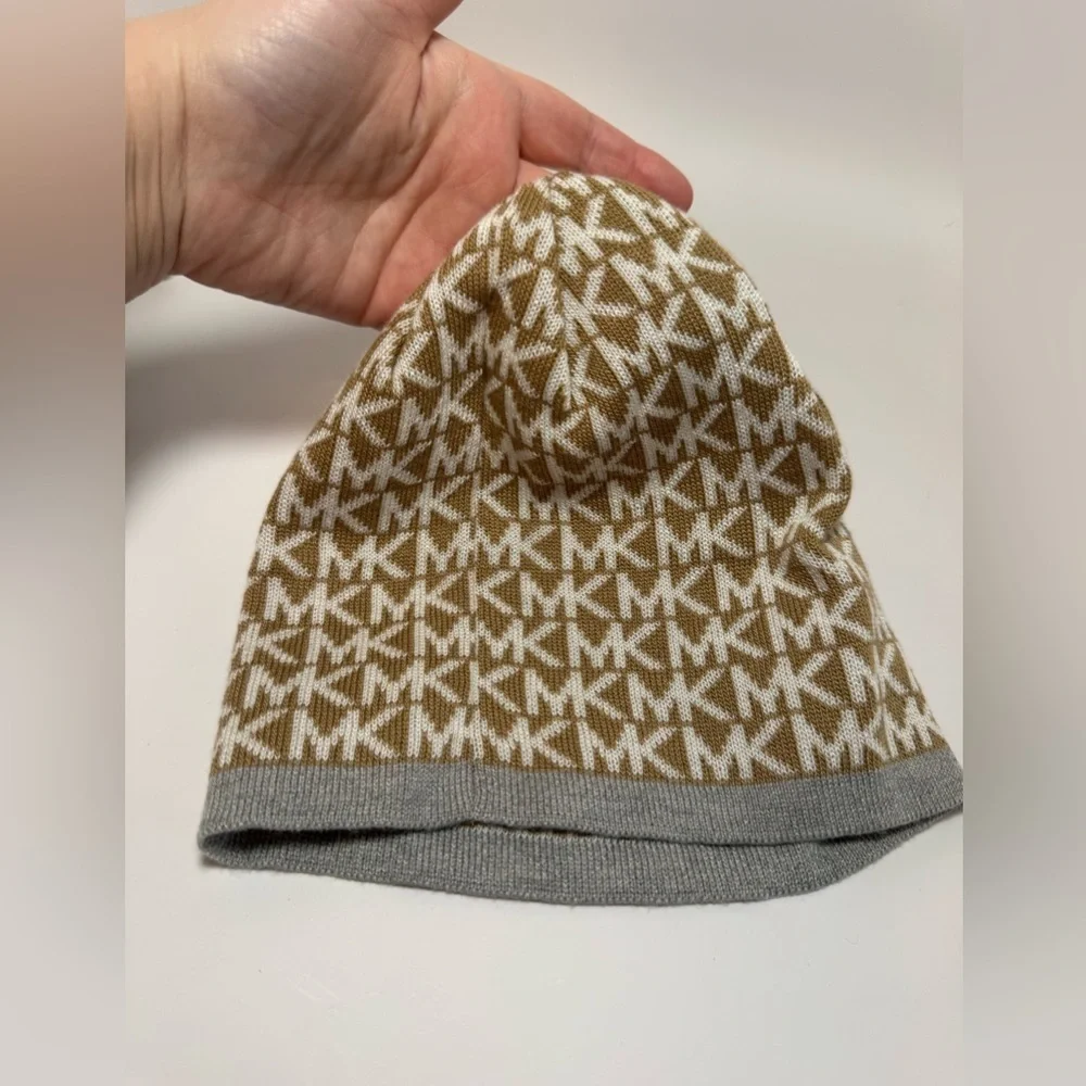 Michael Kors Matching Hat & Gloves Set Brown Gold White Monogram Winter Fashion